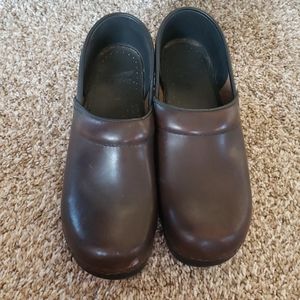Dansko brwn size 40 womens clog